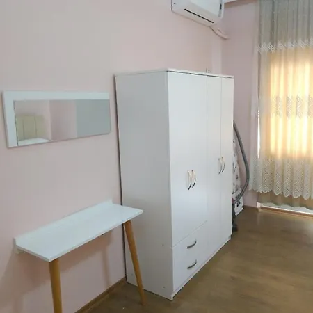 شقة كبيرة ديلوكس ثلاث غرف وصالون 112 Apartment *