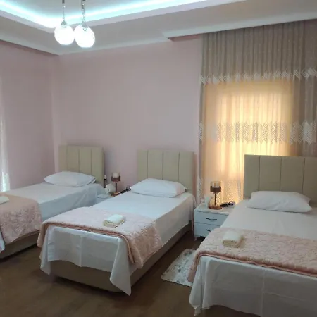 شقة كبيرة ديلوكس ثلاث غرف وصالون 112 Apartment *