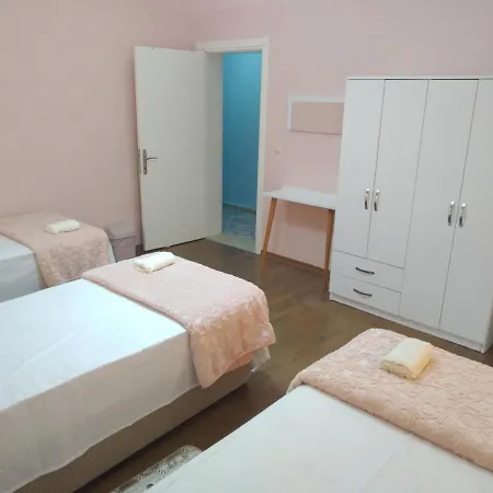 Apartment شقة كبيرة ديلوكس ثلاث غرف وصالون 112