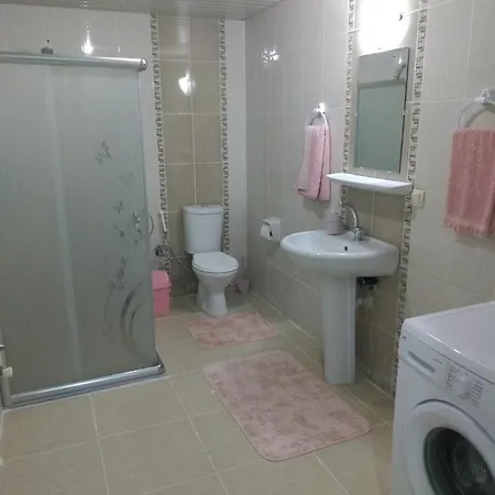 Apartment شقة كبيرة ديلوكس ثلاث غرف وصالون 112 *